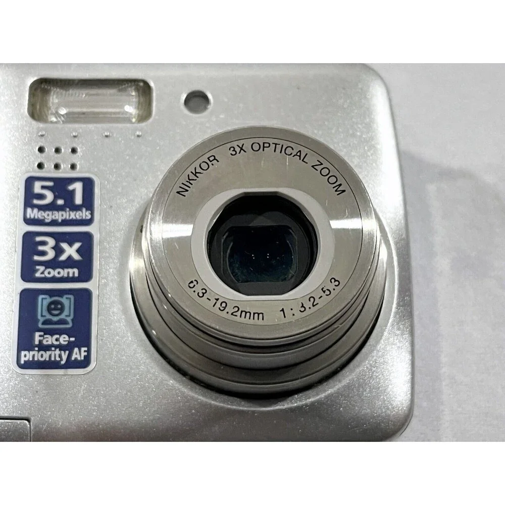 Nikon Coolpix L3 5.1MP Digital Camera 3x Optical Zoom PARTS REPAIR TURNS ON